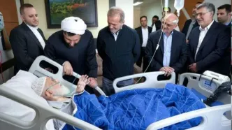 عیادت پزشکیان از آیت‌الله نوری همدانی