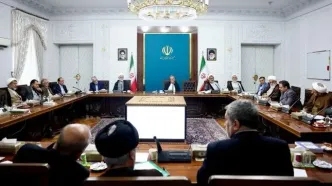 حداد عادل و پزشکیان در قاب جلسه شورای عالی انقلاب فرهنگی/ چه افراد دیگری در جلسه حضور داشتند؟