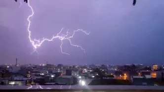 تصاویری دیدنی از صاعقه در آسمان مراغه
