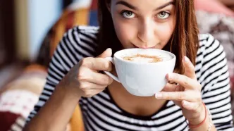 خانم‌ها در نوشیدن قهوه احتیاط کنند/ پوکی استخوان می‌آورد