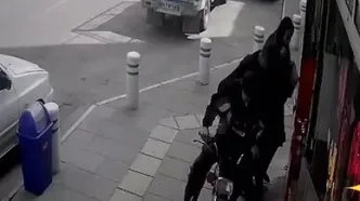 فیلم لحظه جدال زن جوان مشهدی با دزد موبایل