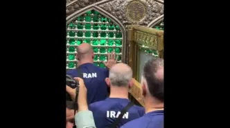 سرمربی ایتالیایی تیم ملی والیبال در کنار ضریح امام رضا (ع)/ ویدئو