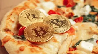 روز پیتزای فراموش‌نشدنی بیت‌کوین؛ رکورد تاریخی ۱۱۱ هزار دلار شکسته شد!