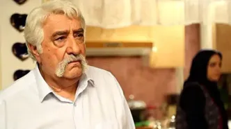 زمین خوردن و پرت شدن وحشتناک داریوش ارجمند در برنامه زنده!/فیلم