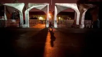 خودروی گشتی پلیس در اطراف کوی دانشگاه آن شب خاص جای دیگر ماموریت بود