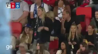 فیلم لحظه ضربه مغزی شدن دروازه بان معروف در زمین بازی!