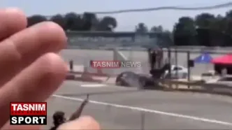 فیلم حادثه دلخراش در پیست آزادی؛ برخورد خودروی مسابقه با عکاس و فیلمبردار!