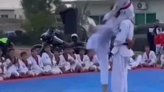 فیلم ضربه اشتباهی کاراته کار به صورت هم تیمی