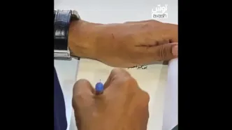 صف طولانی دریافت امضا از فردوسی پور در نمایشگاه کتاب