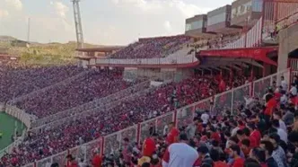 حضور تاریخی بانوان تراکتوری در ورزشگاه