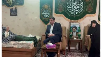 مخبر با مادر شهید رئیسی دیدار کرد