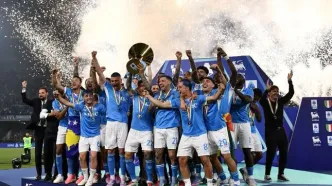 خوشحالی و آتش‌بازی هواداران ناپولی پس از قهرمانی