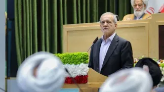 مستقل از قومیت، جنسیت، باور و اعتقاد، حاکمیت با ملت بر اساس عدالت برخورد کند