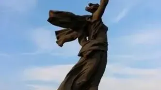 مرگ عجیب استاد دانشگاه مسکو درون مجسمه ۸۵ متری !