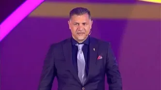 ببینید لحظه ورود علی دایی در صحنه کنسرت؛ سالن به هوا رفت!