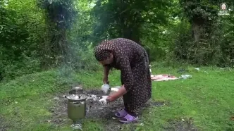 ببینید؛ غذای روستایی در آذربایجان؛ پخت نان محلی و خوراک مرغ و سیب زمینی