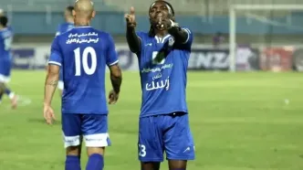 سومین خرید پرسپولیس از استقلال؛ ستاره آبی پوش پیراهن قرمز به تن کرد