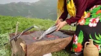 ببینید؛ غذای روستایی در گیلان؛ پخت چلو مرغ محلی روی هیزم