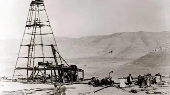 یک عکس یک روایت: حفر نخستین چاه نفت در مسجد سلیمان