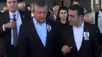 سیلی خوردن رئیس اپوزیسیون ترکیه در ملاعام