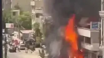 فیلم آتش سوزی بزرگ در اندرزگو تهران / دود سیاه آسمان بالای شهر تهران را گرفت