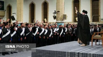 در دیدار هزاران نفر از کارگران سراسر کشور؛ پشتیبانی تمام قد رهبر انقلاب از جامعه کارگری/ کارگر؛ سرمایه اصلی برای تحقق شعار سال