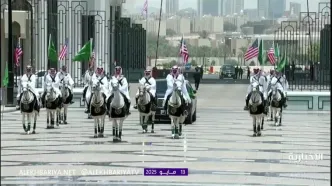 فیلم/ استقبال رسمی بن‌سلمان از ترامپ با اسب های عرب