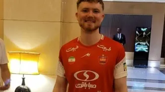 هوادار ایرلندی پرسپولیس به حرم امام رضا رفت