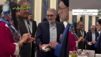 تست لوازم آرایشی بهداشتی توسط رئیس جمهور سابق!+فیلم