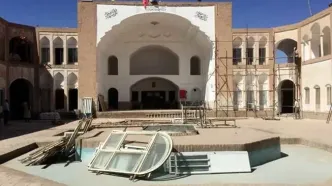 معلمی در خراسان جنوبی، از کفش دانش‌آموزش عکس گرفته‌ که مورد توجه کاربران فضای مجازی قرار گرفته است! + عکس