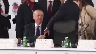 ببینید؛ وقتی اردوغان انگشت مکرون را رها نکرد!