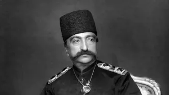 «ناصرالدین شاه» در حرمسرا در کنار «شمس‌الدوله و عالیه‌خانم»