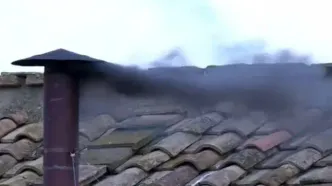 باز هم دود سیاه دود کش از کلیسای واتیکان؛ پاپ جدید انتخاب نشد