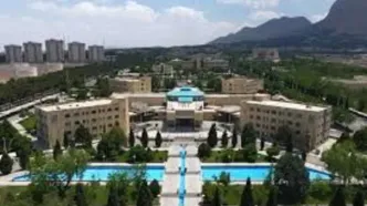 استعفا استاد دانشگاه اصفهان به خاطر حجاب/ عکس