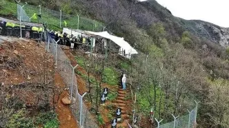 خانواده شهیدان‌ پرواز اردیبهشت در ورزقان حضور یافتند