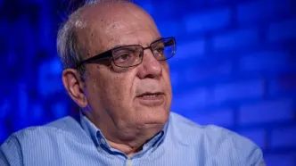 عباس عبدی به پزشکیان: حاضرید هزار تومان به برگزاری ۱۲۰ هزار مراسم برای آقای رئیسی کمک کنید؟/ این برنامه ها به زیان آن مرحوم است