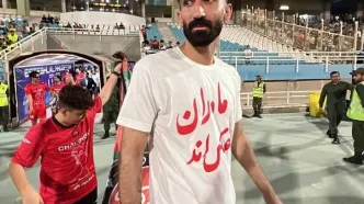 عکس| ژست عجیب بیرانوند و شجاع خلیل‌زاده با جام قهرمانی در هواپیما