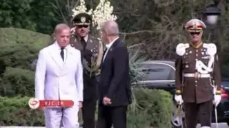 لحظه تذکر دژبان تشریفات به پزشکیان هنگام استقبال از شهباز شریف