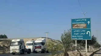صف کامیونداران میناب به یاد قربانیان بندر/ ویدیو