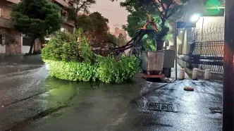 طوفان و رعد و برق در تهران همچنان ادامه دارد