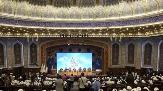 در نشست‌های پرهزینه‌ای که در حوزه علمیه برگزار می‌کنید، کدام مشکل واقعی مردم مطرح و حل شده است؟