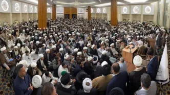 استقبال بی‌نظیر طلاب حوزه نجف از آیت‌الله جوادی آملی