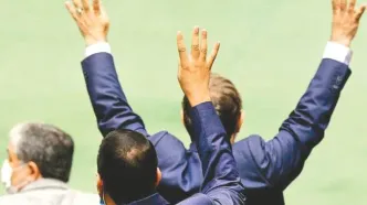 ۷، ۸ ماهی که صادق وزیر شده‌ را با مدت مشابه وزیر دولت قبل مقایسه کنید