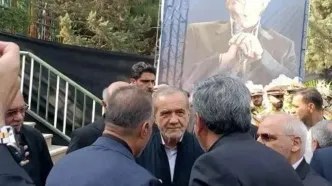 تصاویری از حضور رئیس‌جمهور در مراسم تشییع پیکر ناصر قفلی