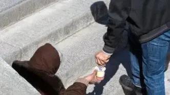 گدای مشهدی بازداشت شد/ بیش از ۶۹میلیون تومان پول نقد در جیبش داشت!