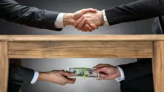 ضعف آزادی رسانه و امضاهای طلایی و رانت پایه های فساد را تحکیم می کند