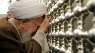 تصاویر؛ گریه‌های آیت‌الله جوادی آملی در حرم امامین کاظمین