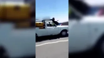 حرکت وحشتناک یک زن روی کاپوت پیکان وانت