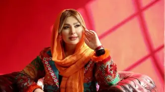 فیلم آواز خوانی و دور دور نیوشا ضیغمی با آهنگ شاد پشت فرمون ! / چه ابرو بالا و پایینی میکنه !