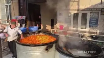 ببینید؛ غذای خیابانی در ازبکستان؛ پخت یک تن سمرقند پلو با گوشت در نمانگان